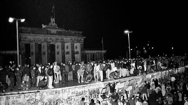 Prayer Matters - Berlin wall at the Brandenburg Gate - Border Opening - 1989